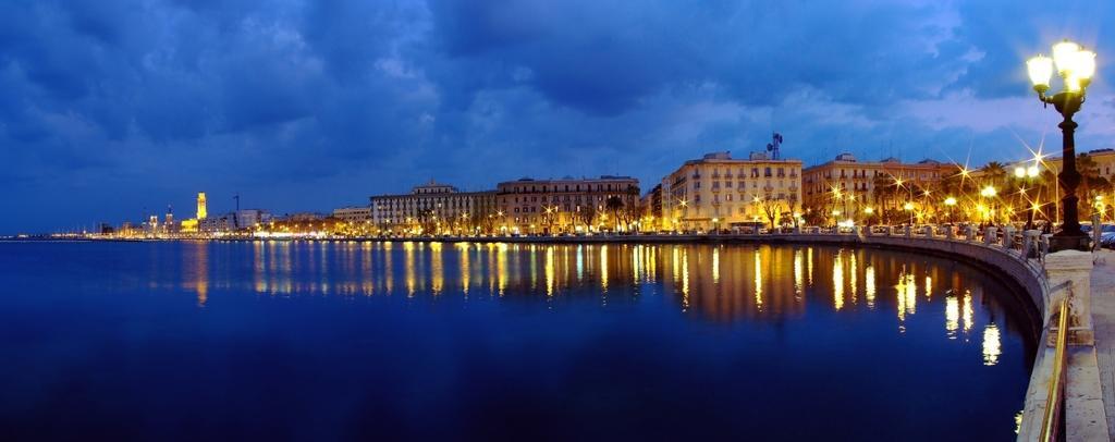 Apartamento Due Passi Dal Borgo Antico Bari Habitación foto